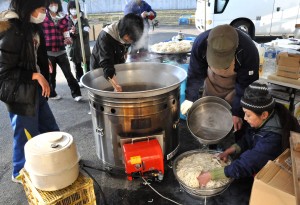 炊出し 炊出し
