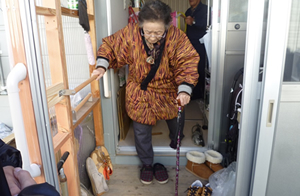 仮設住宅への手すりの設置 仮設住宅への手すりの設置
