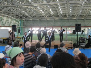 七ヶ浜町住民の皆さんによる踊りステージ